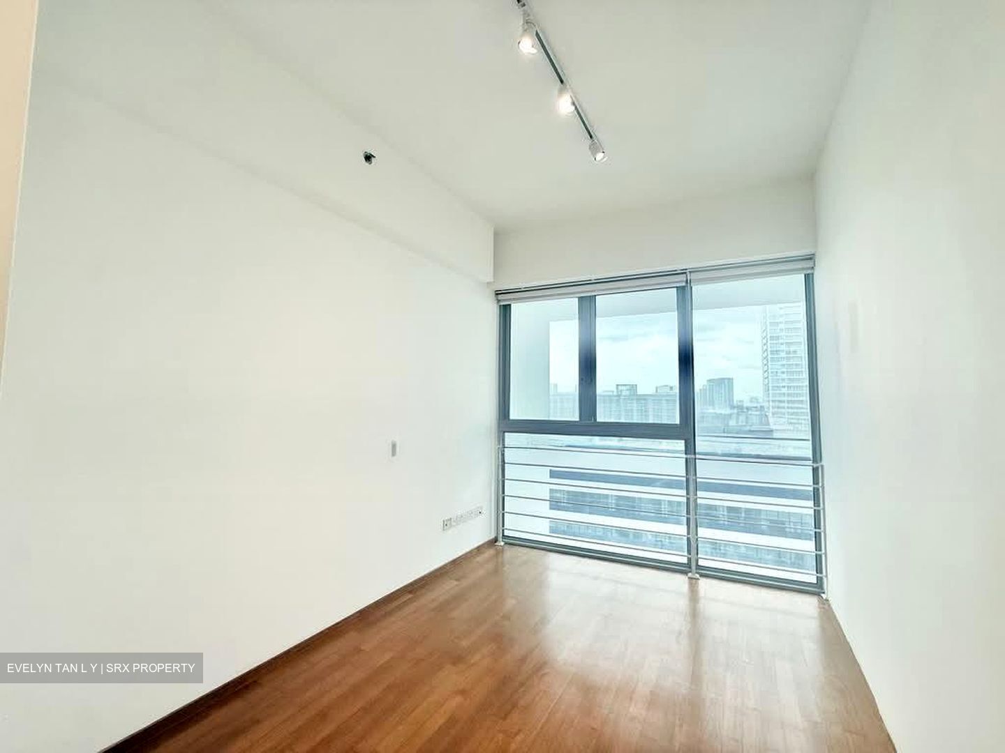 Southbank (D7), Office #587567131